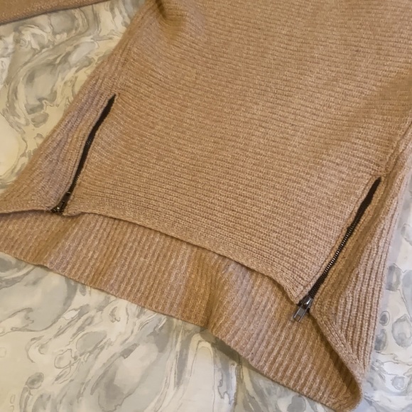 BAR III tan sweater with zipper detail size m - Picture 4 of 7